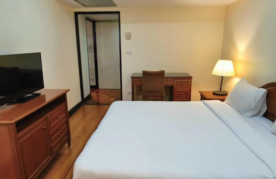 Fully Furnished Omni Tower Apartments Nana - Sukhumvit Soi 4-1